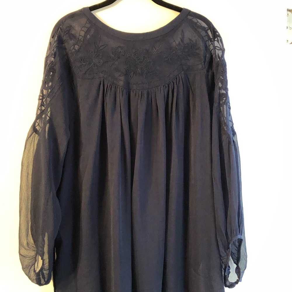 Jessica Simpson maternity top.